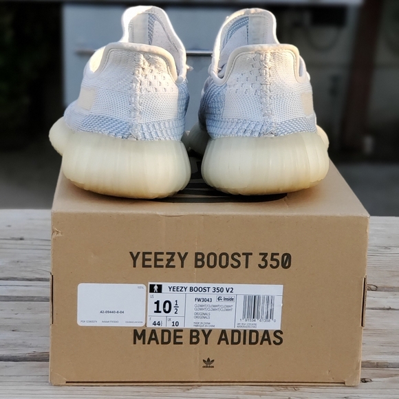 Yeezy Boost Cloud White (non-reflective) - Picture 4 of 7